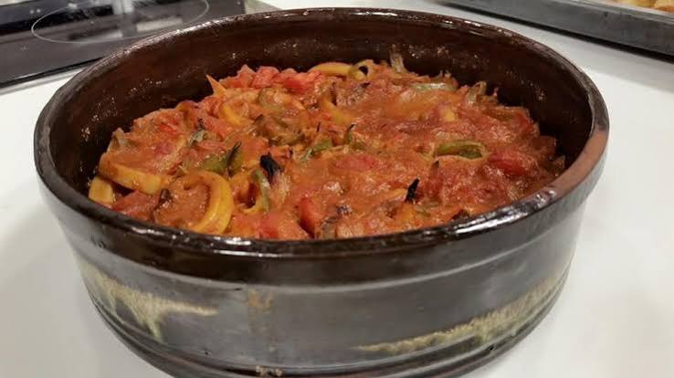 طاجن كاليماري ( صوص احمر - صوص ابيض )